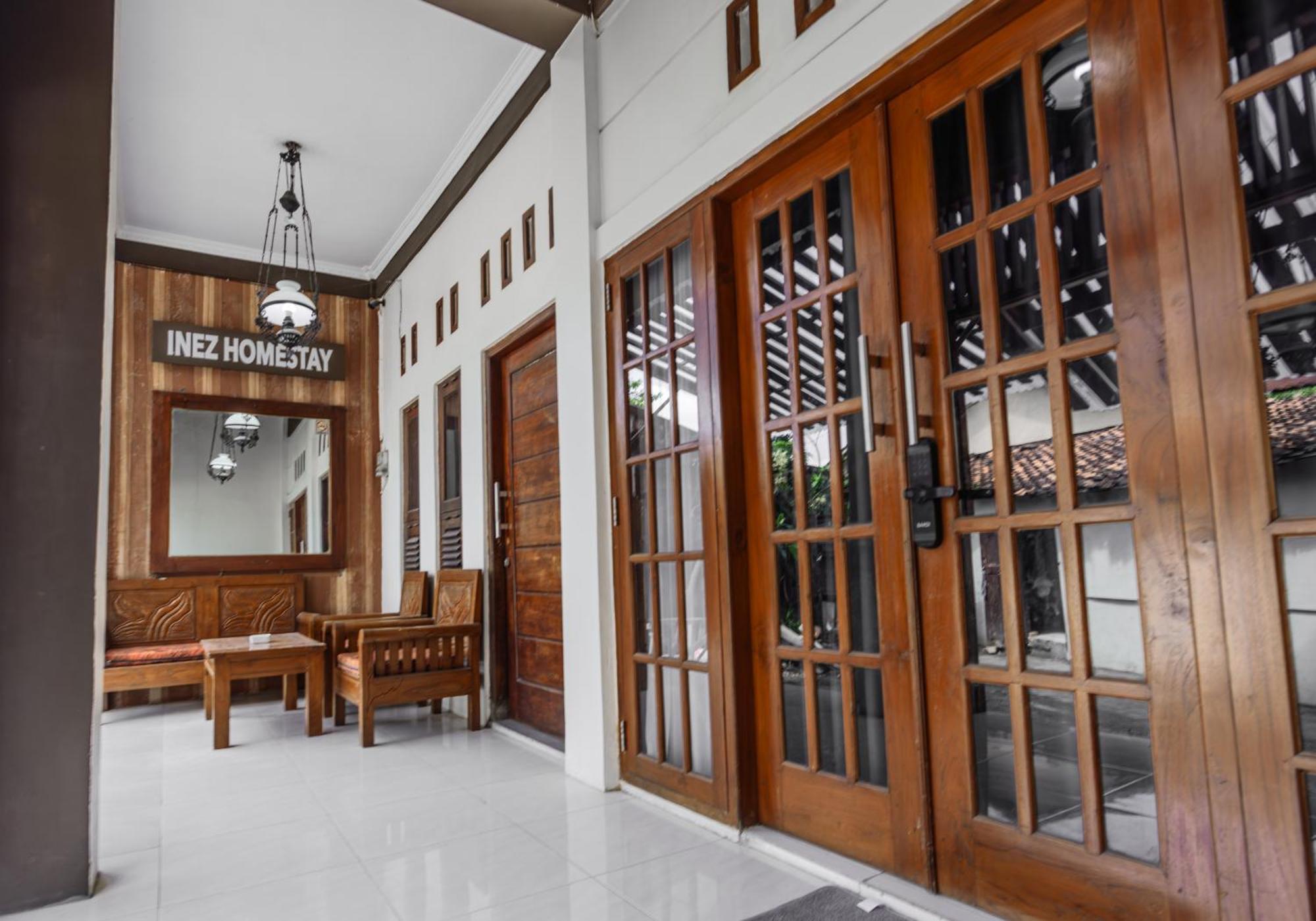 Inez Homestay Γιογκιακάρτα Εξωτερικό φωτογραφία