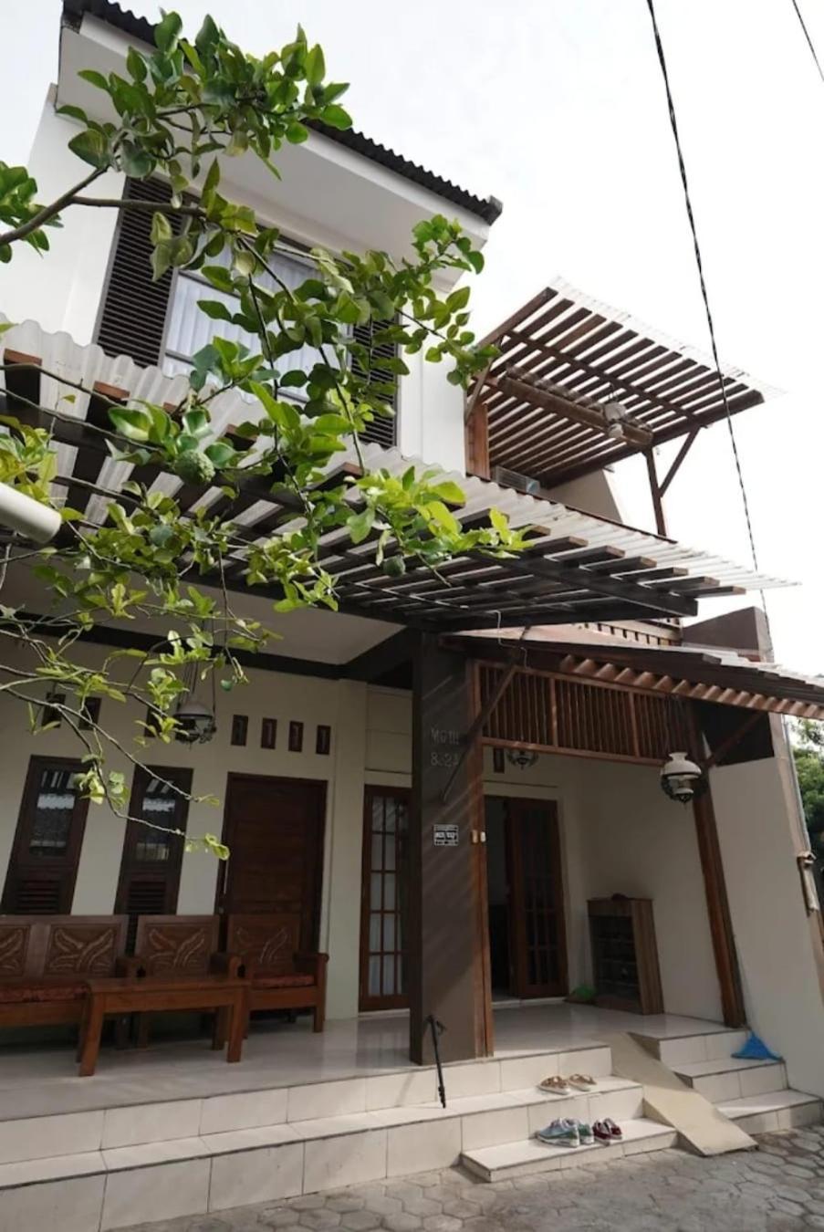 Inez Homestay Γιογκιακάρτα Εξωτερικό φωτογραφία